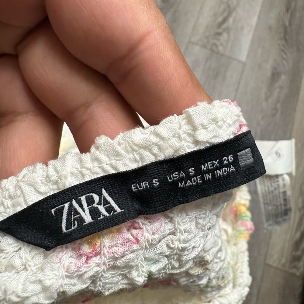Zara Textured White Top with Subtle Floral Accents - Picture 8 of 9